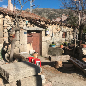 CASA DE PIEDRA Y SOLAR ANEXO EN MATALPINO