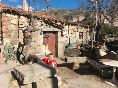CASA DE PIEDRA Y SOLAR ANEXO EN MATALPINO